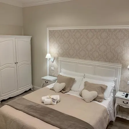 Charme & Chic Prestige Bed & Breakfast 4*