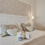 Charme & Chic Prestige Bed and Breakfast 4*