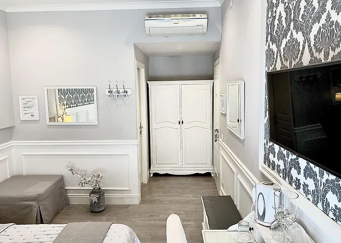 Charme & Chic Prestige Bed and breakfast